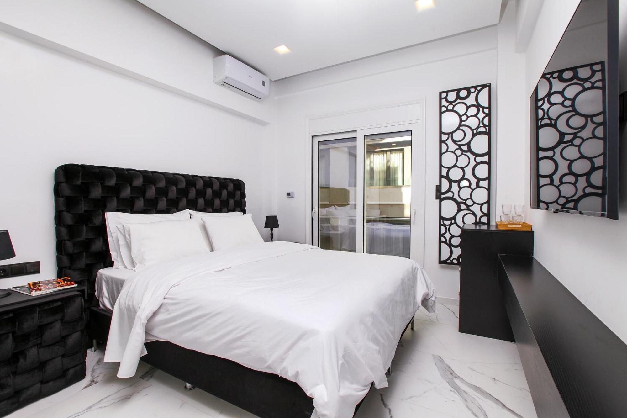 Velvet Escapes: Blanc Appartement