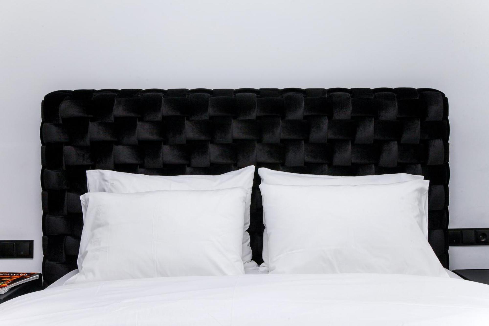 Apartment Velvet Escapes: Blanc