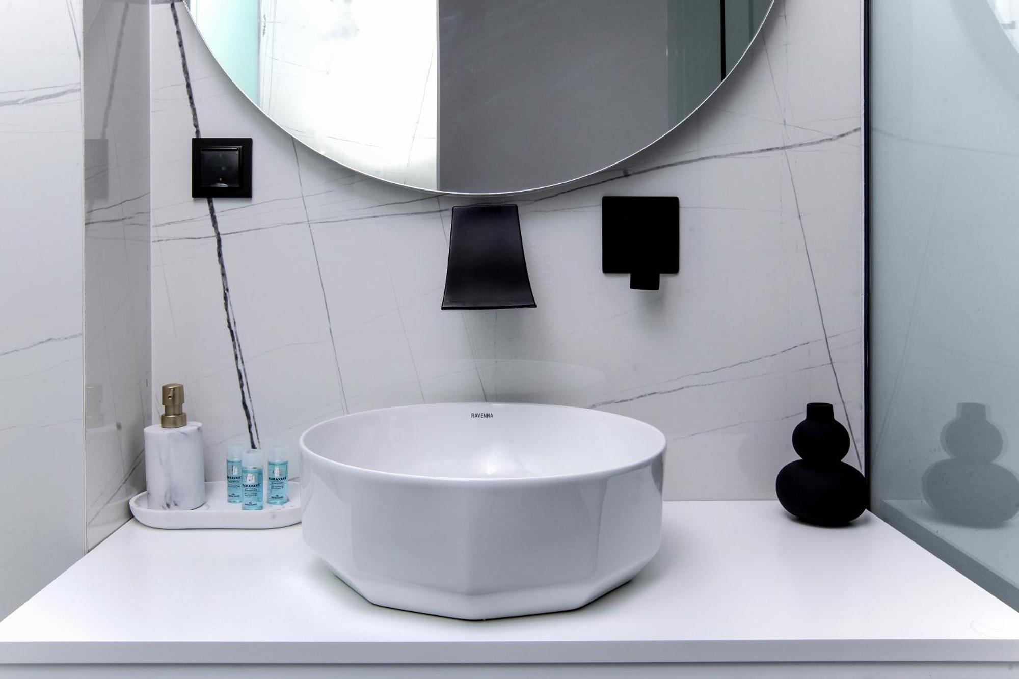 Apartment Velvet Escapes: Blanc *