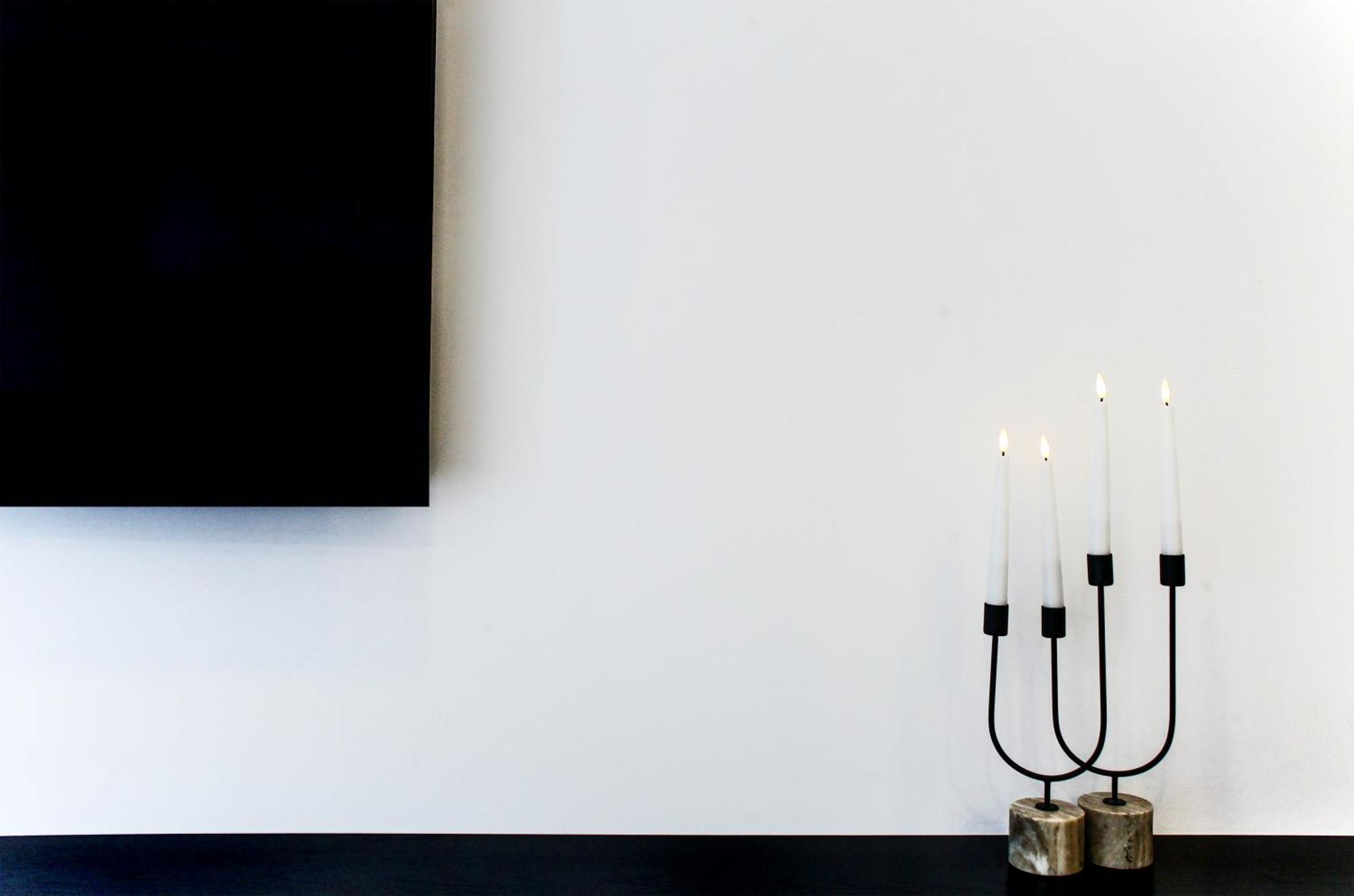 Velvet Escapes: Blanc * Athens